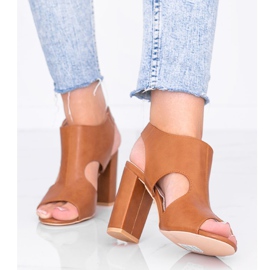 Sandálias marrons no poste Gally castanho 1 Sandálias marrons no poste Gally castanho 1