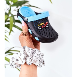 Chinelos de espuma infantil Kroks Black-Blue Oliver preto azul 2