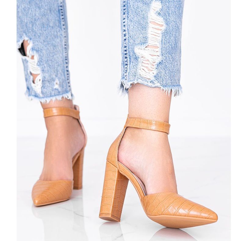 Sapatos de camelo no poste no padrão de pele de crocodilo Glamour castanho 1