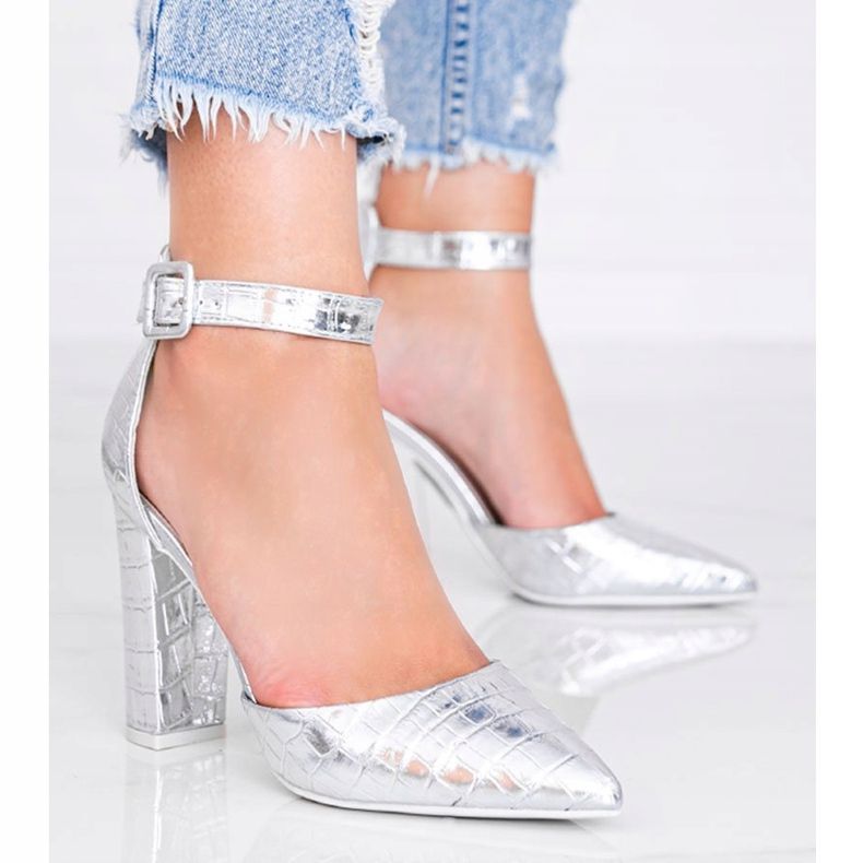 Bombas de prata no poste no padrão de pele de crocodilo Glamour 1