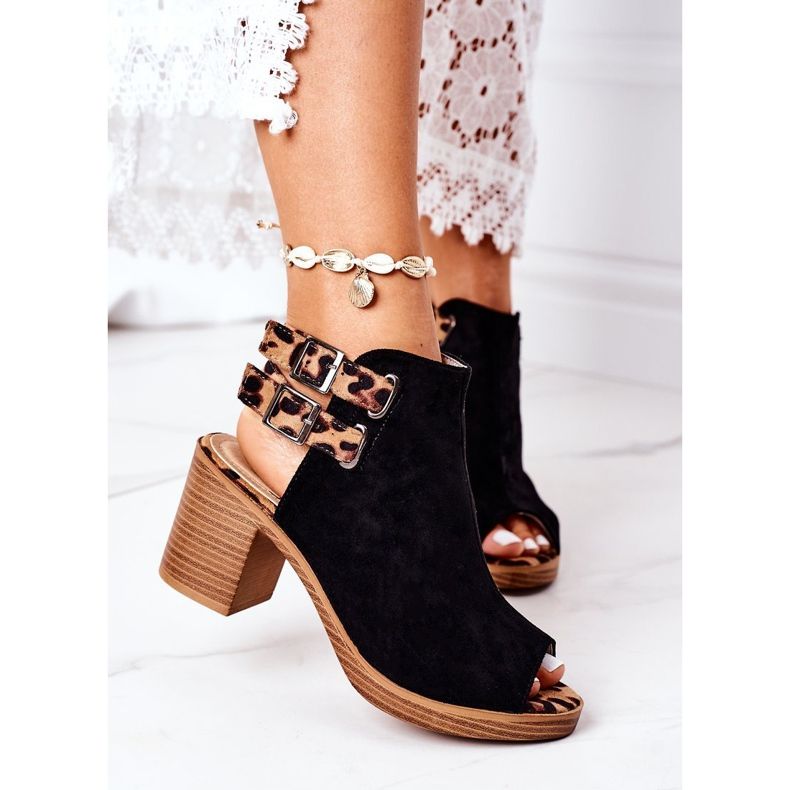 Sandálias de camurça em um bar Lu Boo Black Leopard marrom preto 2