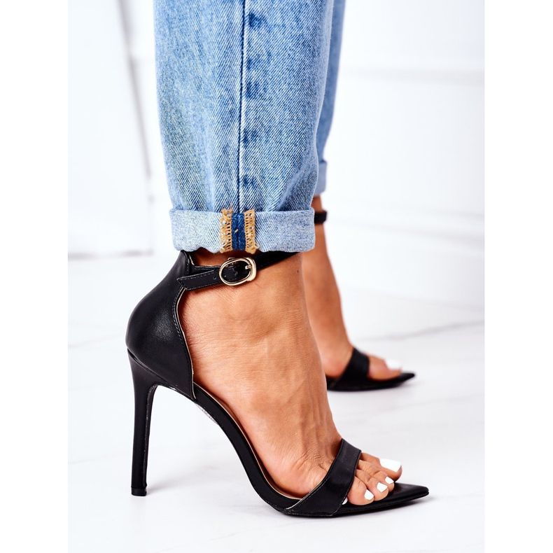 Sandálias elegantes com salto preto Lu Boo 1