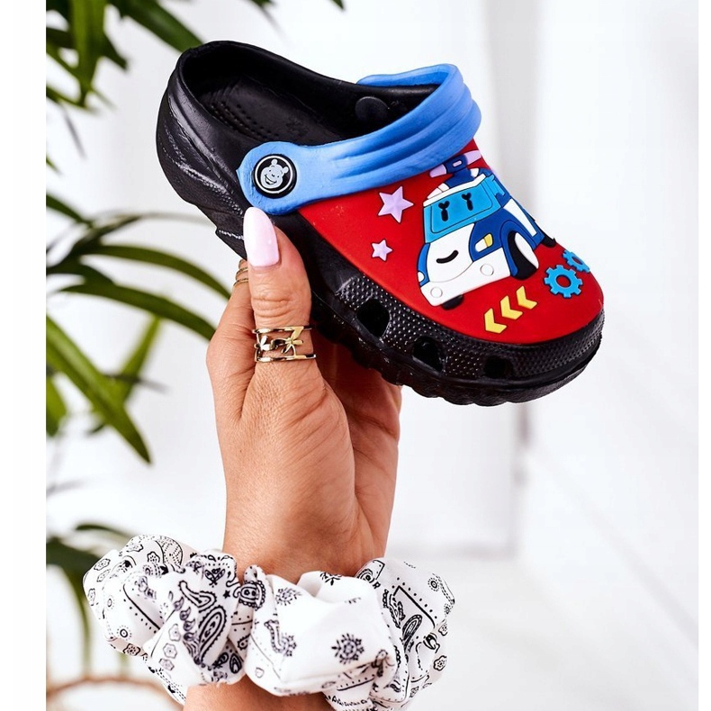 Chinelos de espuma infantil Crocs Black Blue Oscar preto vermelho azul 2