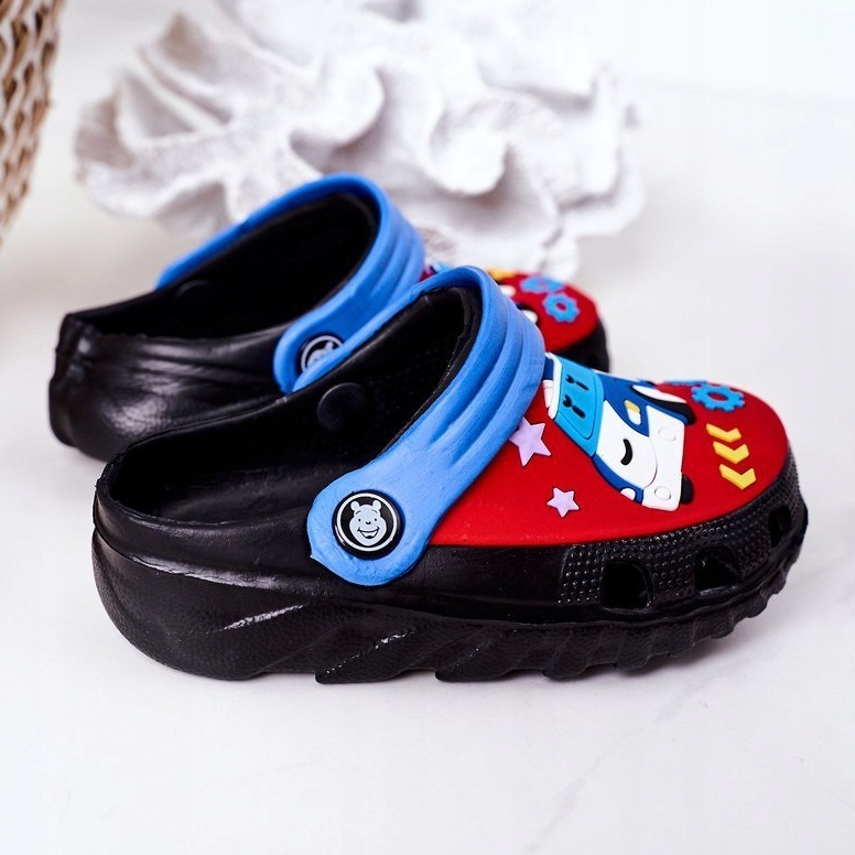Chinelos de espuma infantil Crocs Black Blue Oscar preto vermelho azul 1