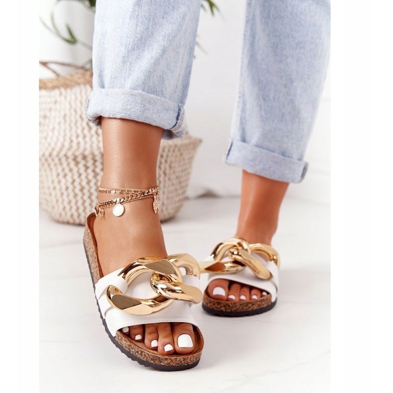 PS1 Chinelos brancos com corrente na última dança 1