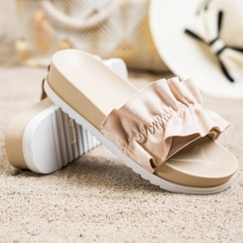 SHELOVET Chinelos bege na plataforma 1