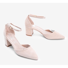 Sapatos bege em um poste baixo de Gemma 1