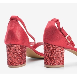 Sandálias vermelhas na postagem Você sabe vermelho 1