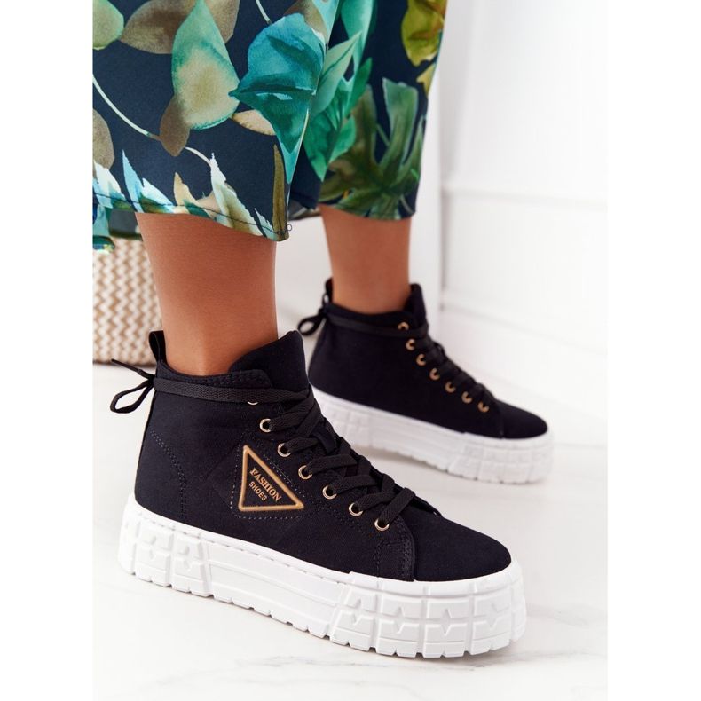 Tênis alto feminino em uma plataforma negra de Manhattan preto 2