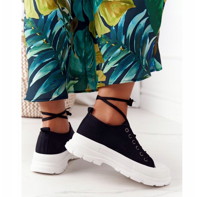 Tênis feminino na plataforma preta Tempo de viagem preto 1