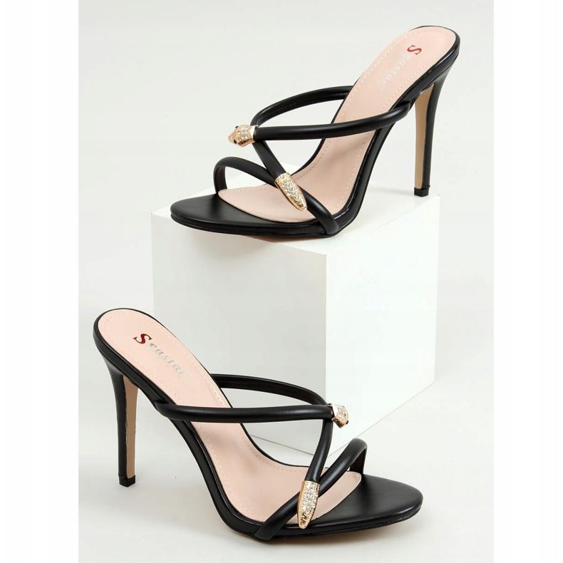 Chinelos pretos M311P pretos em um alfinete 1