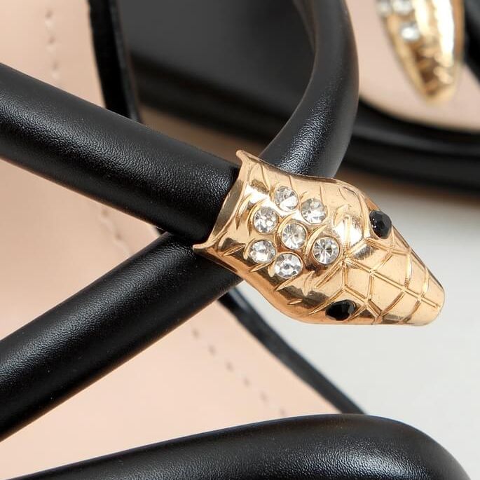 Chinelos pretos M311P pretos em um alfinete 2