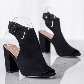 Bestelle Sandálias Fechadas com Fivela preto 1