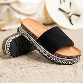 Queen Vivi Chinelos pretos na plataforma 1