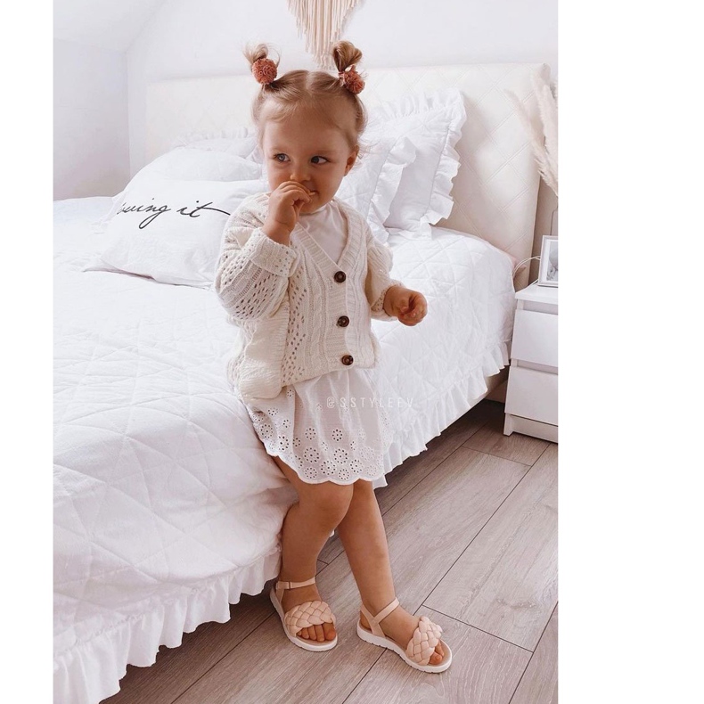 FR1 Sandálias infantis com adela rosa trançada 2