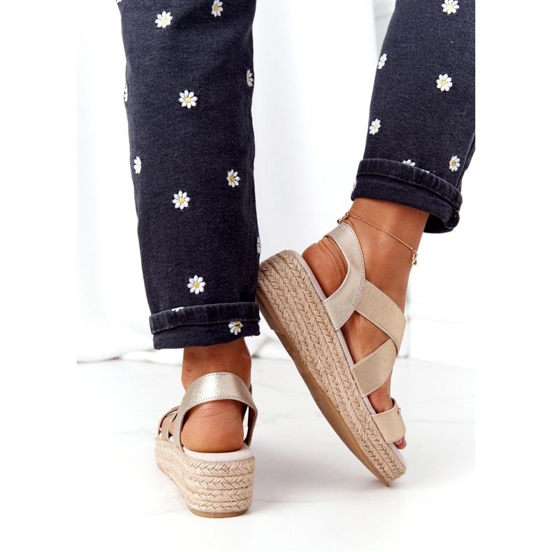 Sandálias de cunha com nervuras Big Star HH274414 Golden dourado 2