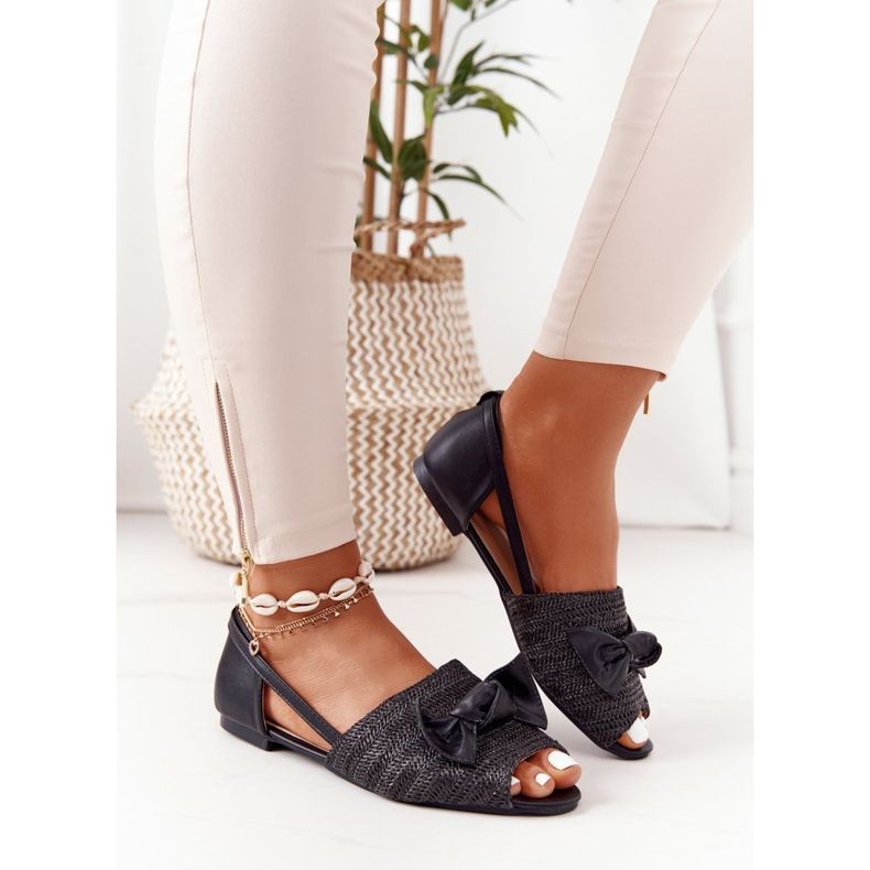 Sandálias planas com trançado lu Boo preto 1