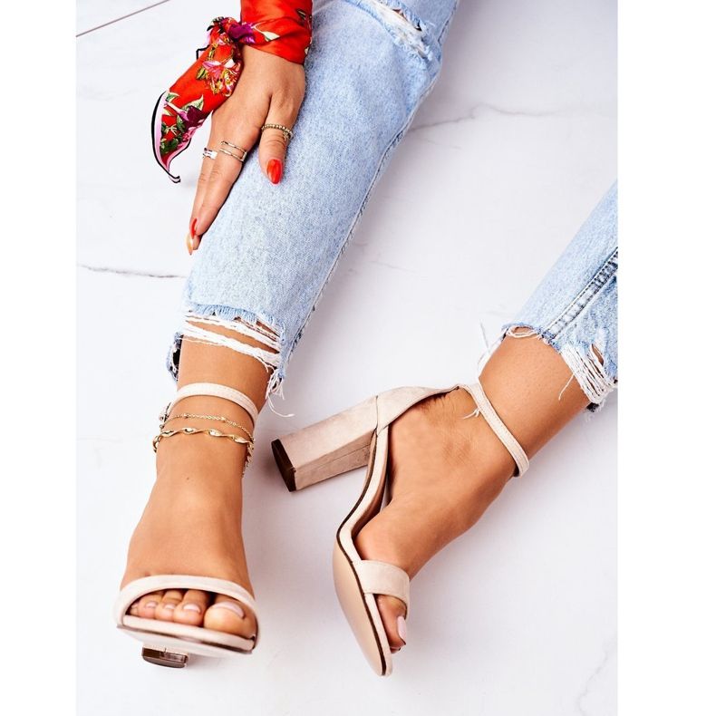 PS1 Sandálias de camurça em um bar bege em Florença 2