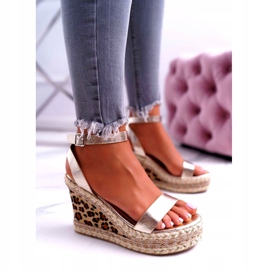 Sandálias Lu Boo Femininas em Cunha Linho Golden Shiran dourado 4