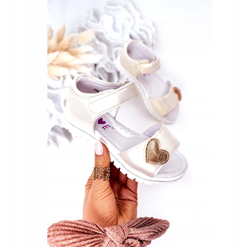Sandálias infantis com velcro dourado 1
