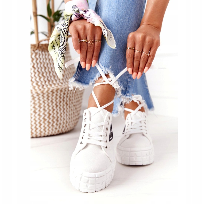 Tênis feminino branco grande vida na cidade 4