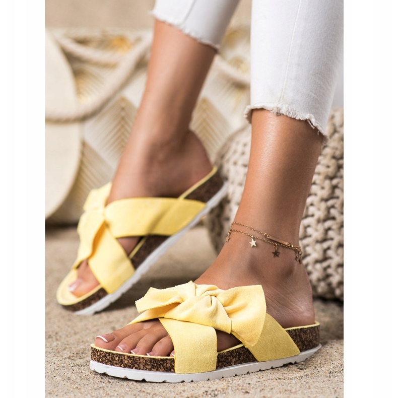 Ideal Shoes Chinelos elegantes amarelo 1