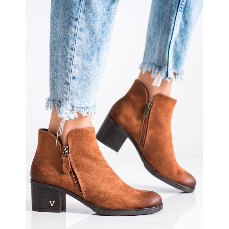 Botas clássicas no post VINCEZA castanho 2