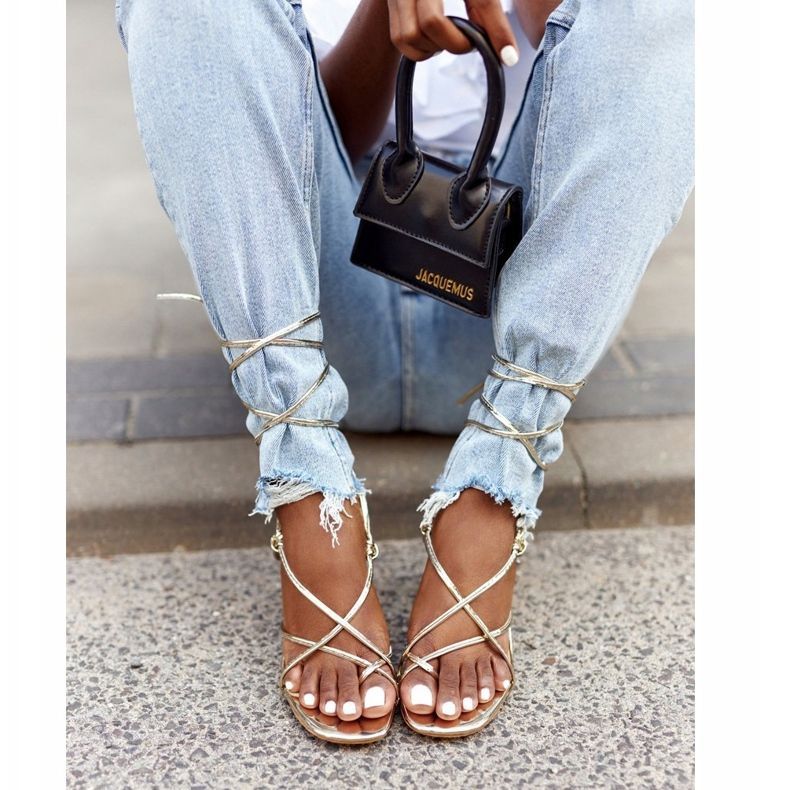 PS1 Sandálias amarradas em salto alto com passarela dourada de dedo quadrado dourado 3