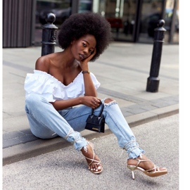 PS1 Sandálias amarradas em salto alto com passarela dourada de dedo quadrado dourado 4