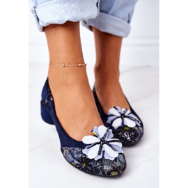 Bombas de camurça Maciejka 04835-17 Azul marinho com flores azul-marinho 1