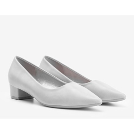 Bombas cinza no posto Zafira baixo 1