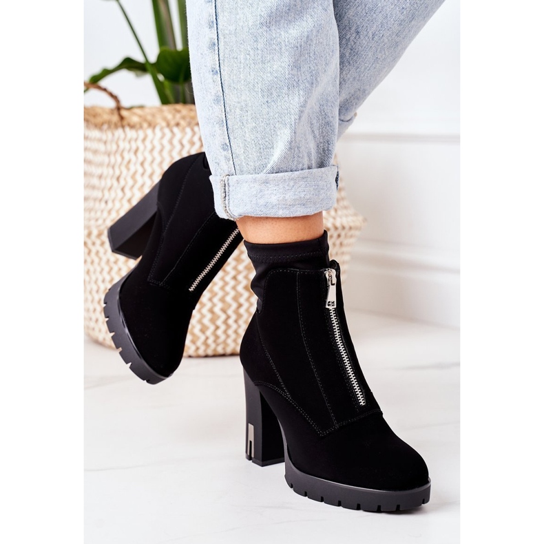 Mulher Maravilha com botas pretas quentes de salto preto 1 Mulher Maravilha com botas pretas quentes de salto preto 1
