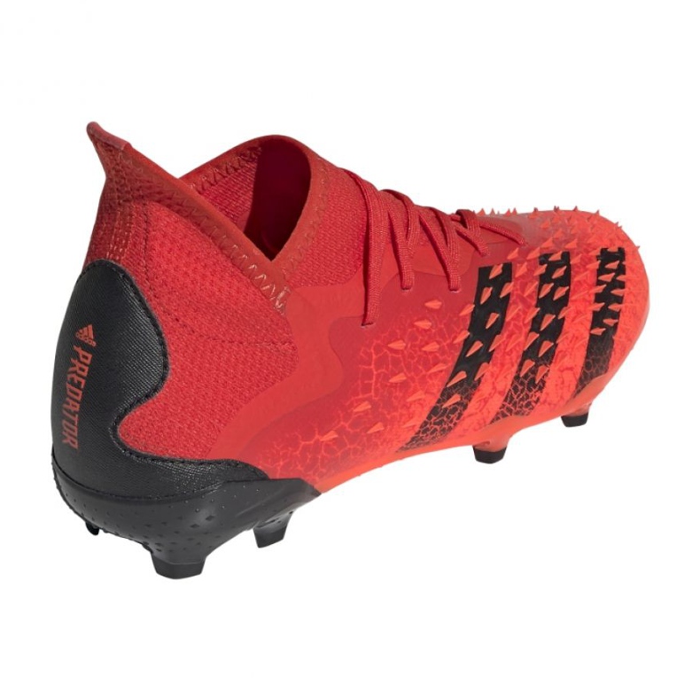 Chuteiras Adidas Predator Freak.1 Fg Jr FY6262 vermelho laranjas e tintos 2 Chuteiras Adidas Predator Freak.1 Fg Jr FY6262 vermelho laranjas e tintos 2