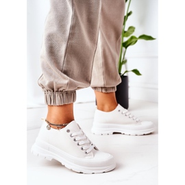 Tênis feminino branco tempo de viagem 2