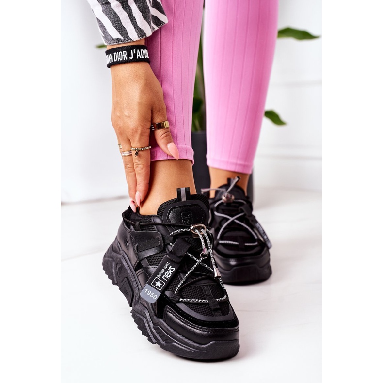 PE1 Tênis feminino esportivo preto longe 2