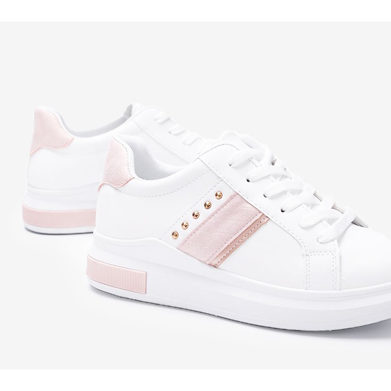 Tênis branco e rosa com tachas Sashell 1