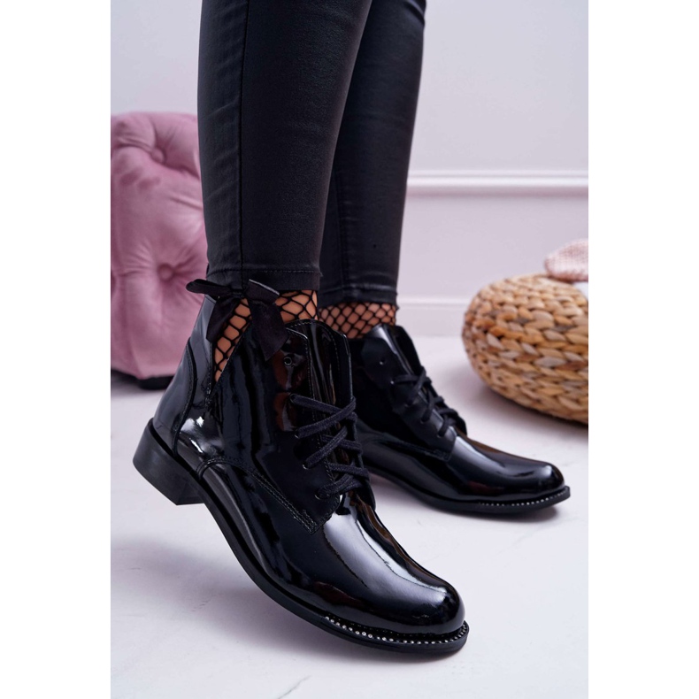 Botas femininas de salto plano lacado preto Nicole 2420 1