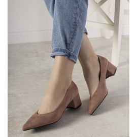 Sapatos cor-de-rosa no posto Flore 1