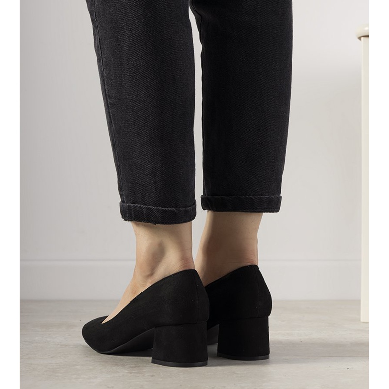 Bombas pretas no posto Sempre preto 2