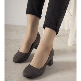 Bombas cinza no posto Sempre 1