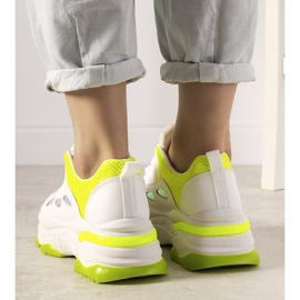Tênis branco com inserções de neon Far Away 1