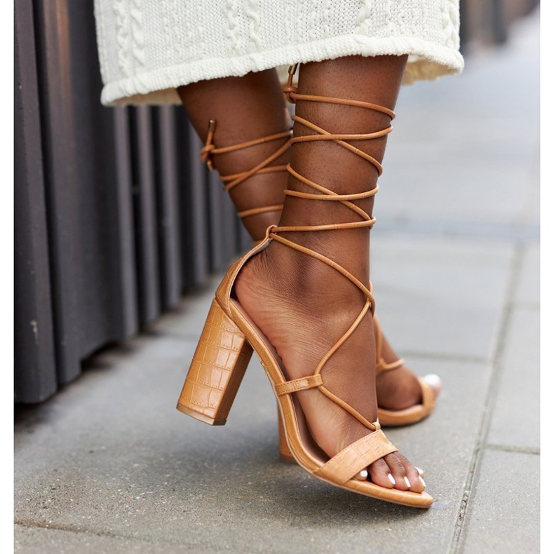 PS1 Sandálias amarradas em um bar de passarela de camelo castanho 2