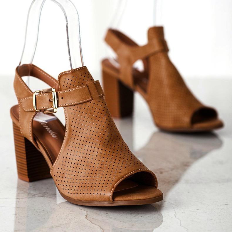 Renda Sandálias construídas com couro ecológico marrom 1