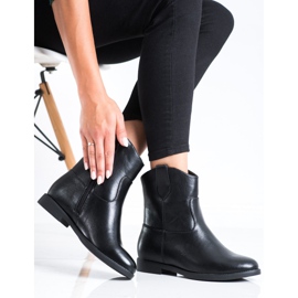 J. Star Cowgirls negras em uma cunha preto 2