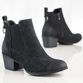 J. Star Botas confortáveis ​​em um poste baixo preto 1