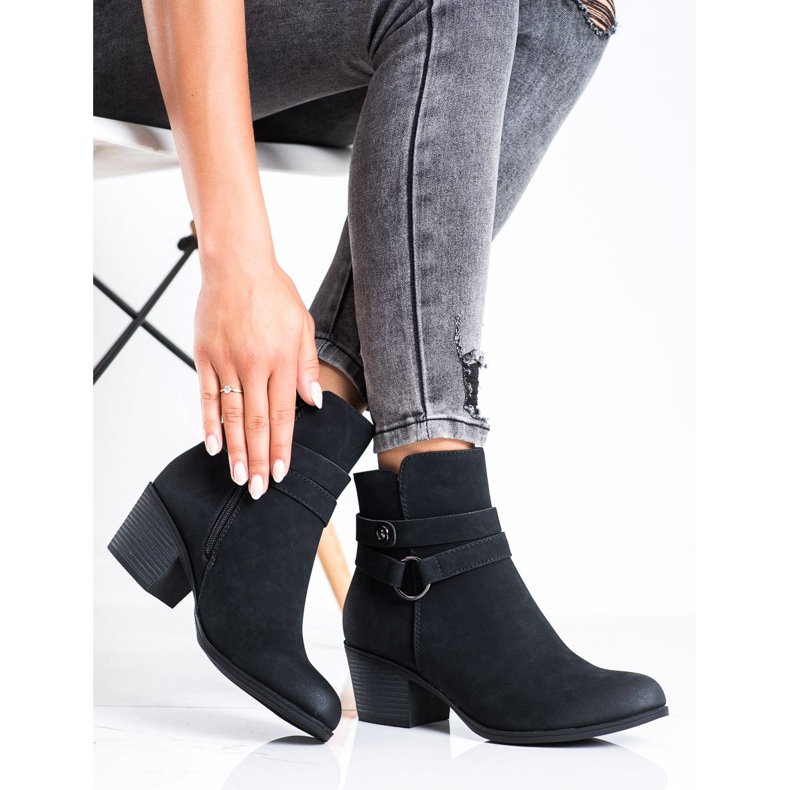 J. Star Botas com cinto decorativo preto 2 J. Star Botas com cinto decorativo preto 2