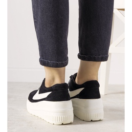 Tênis esportivos pretos com sola alta Chillout 1