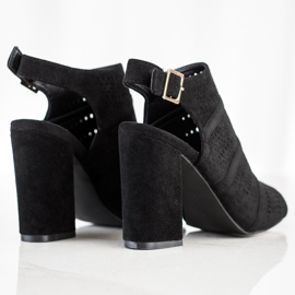 Renda Sandálias a céu aberto em uma postagem preto 1