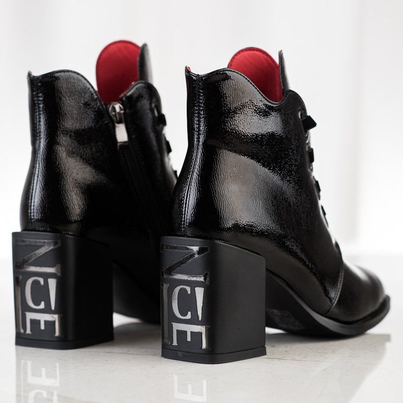 Filippo Botas laqueadas no poste preto 1