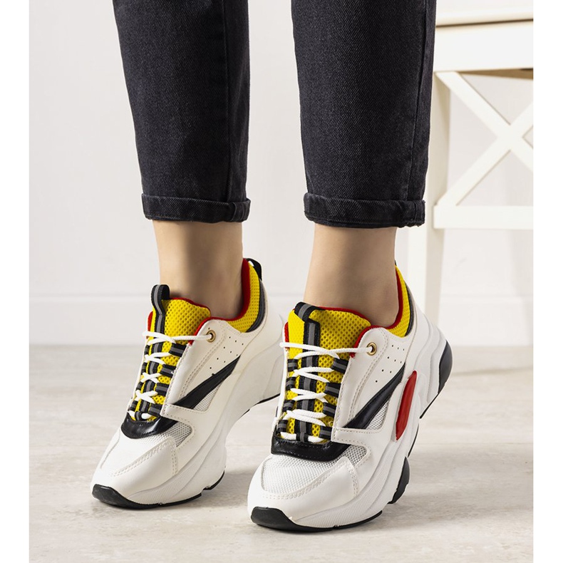 PA1 Tênis branco horas preto amarelo 1